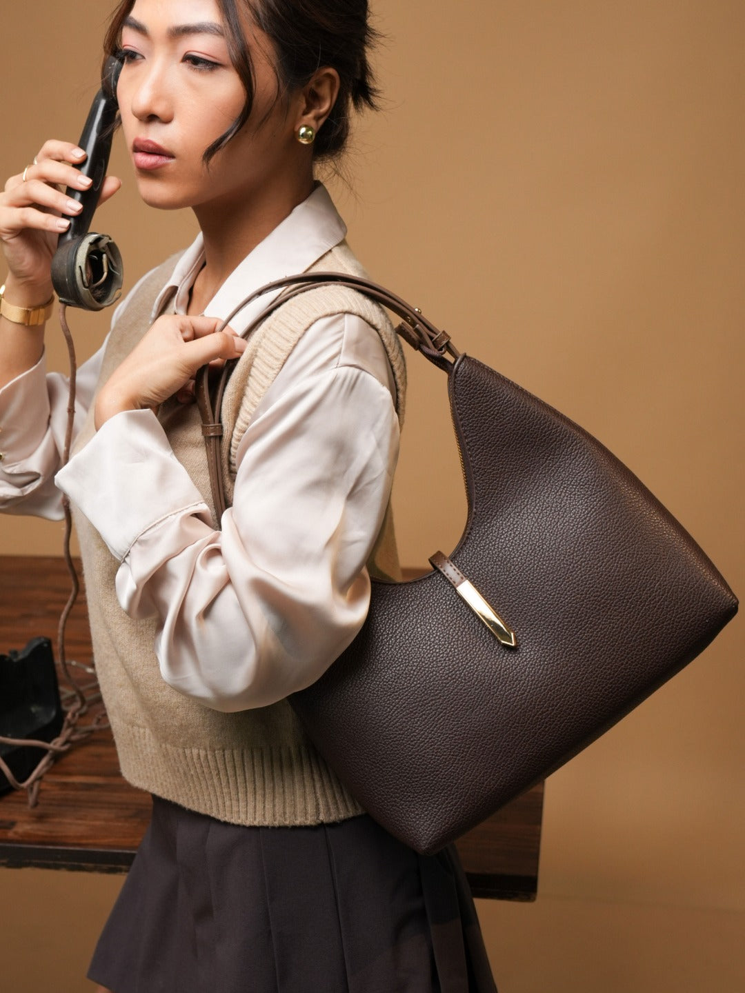 Womens Brown Casual Textured Pattern Shoulder Bag With Zip Lock