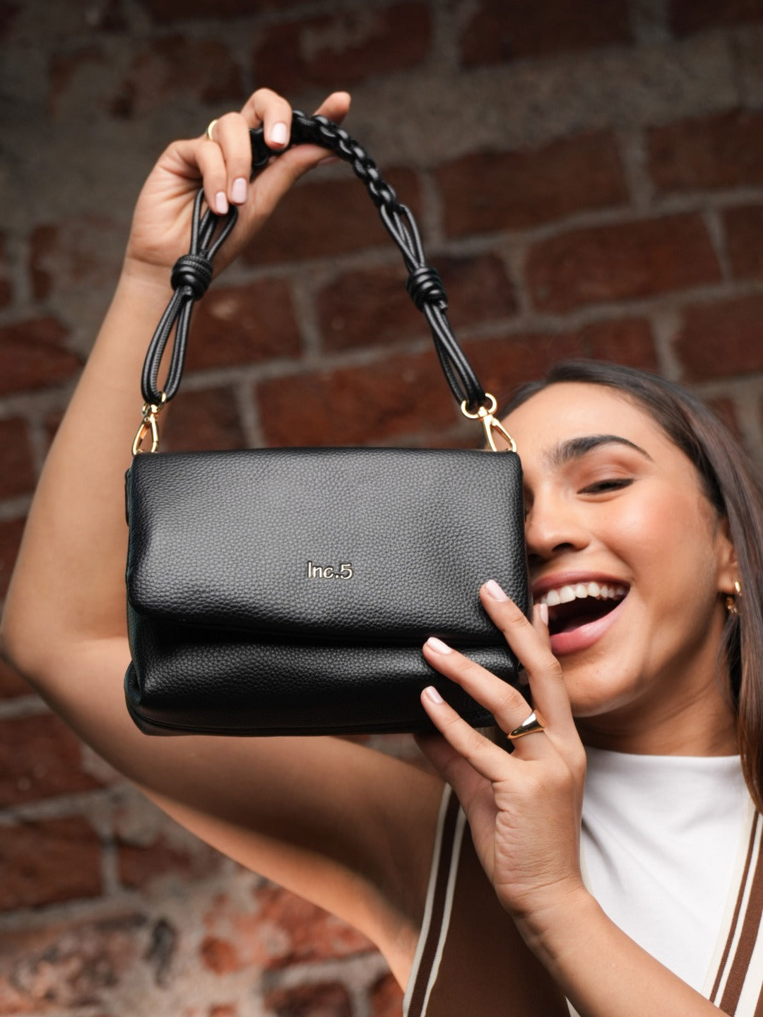 Womens Black Party Textured Pattern Handbag With Magnet Lock