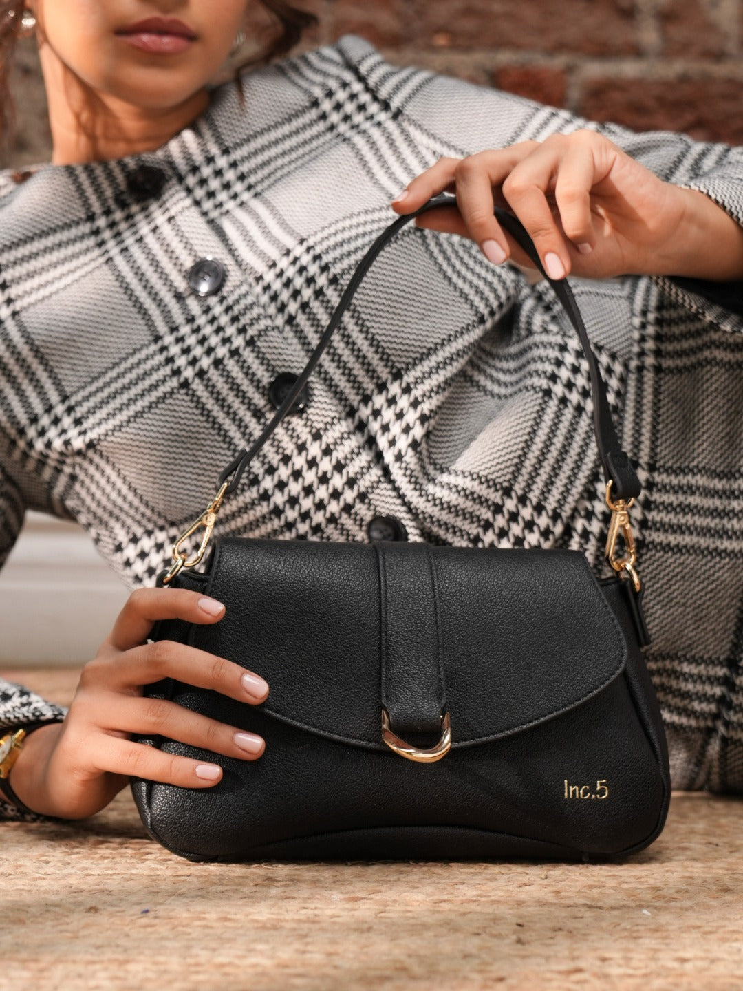 Womens Black Party Textured Sling Bag With Lock