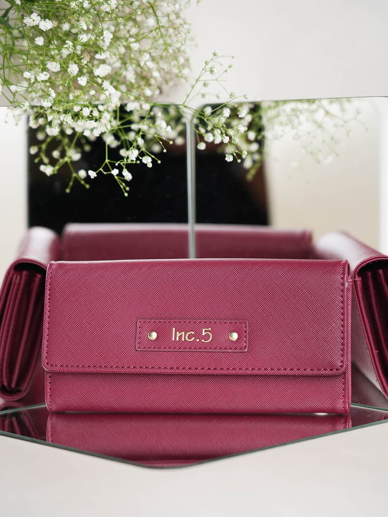 Women's Burgundy Solid Bifold Wallet