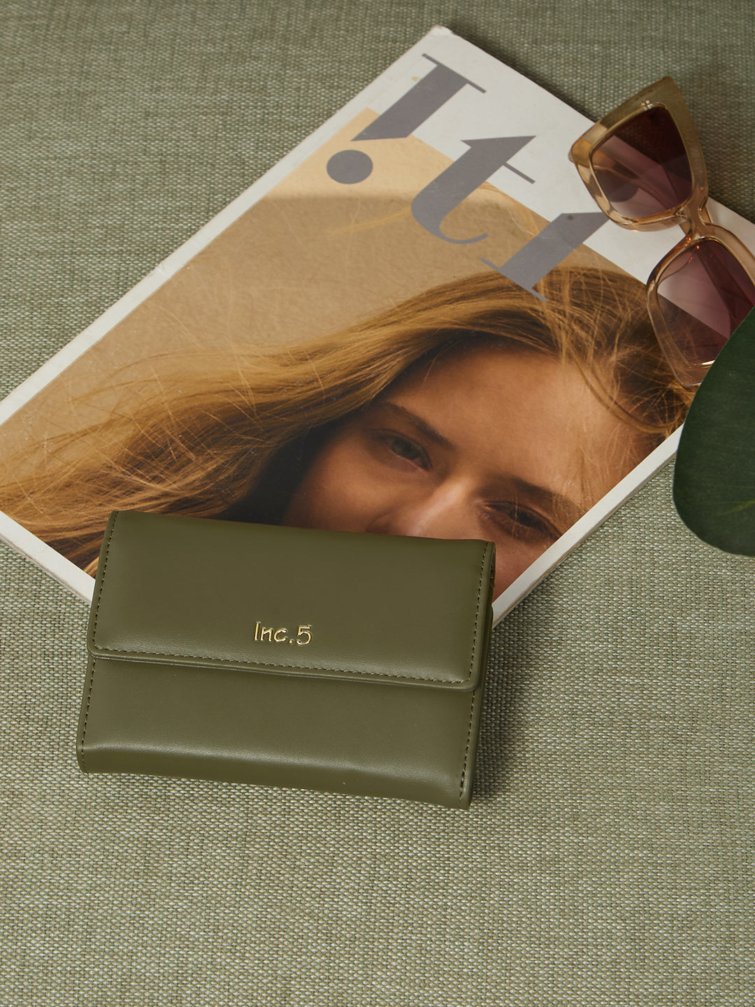 Womens Green Casual Wallet With Magnet Lock