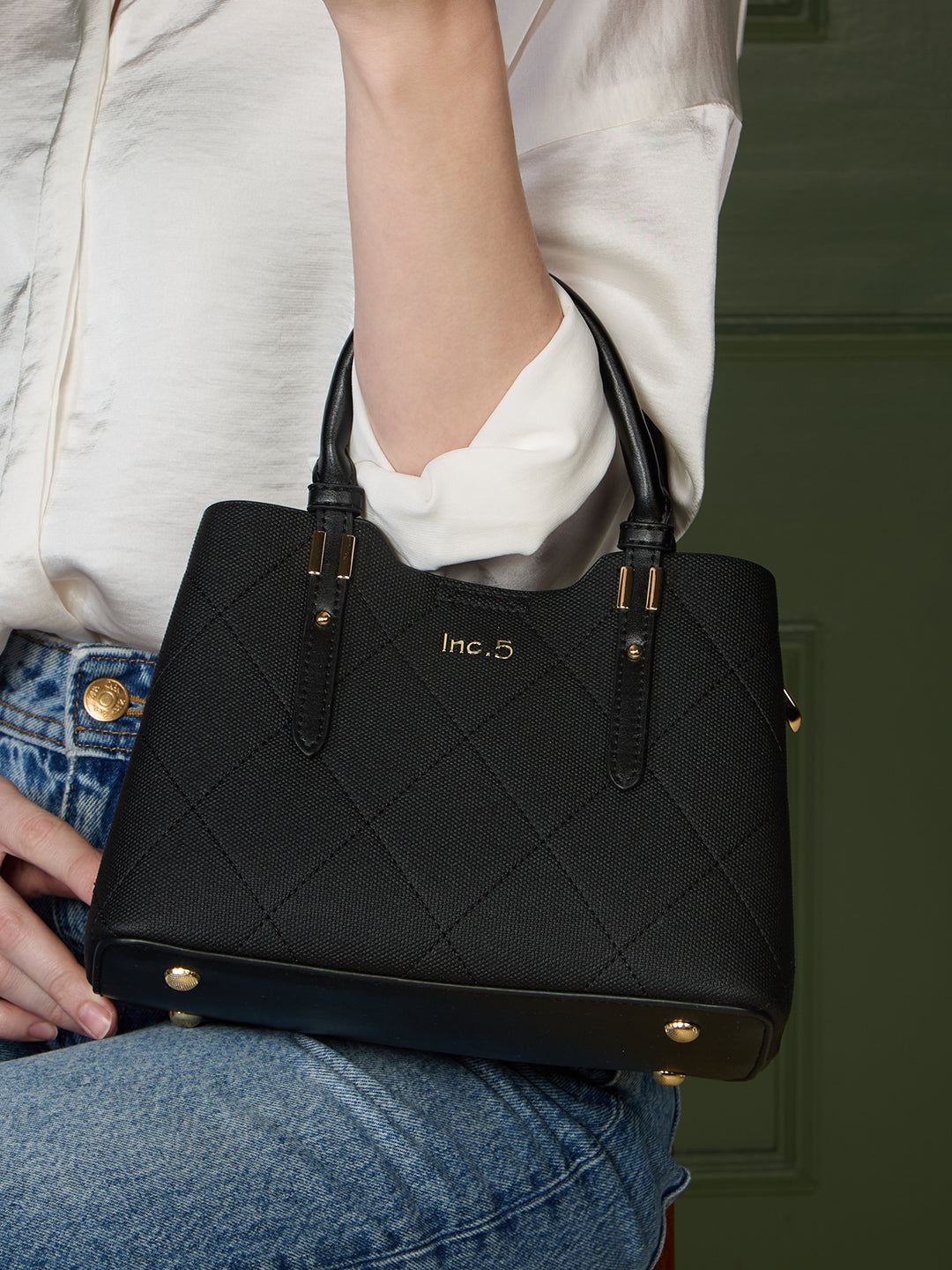 Womens Black Handbag With Magnet Lock For Party Use