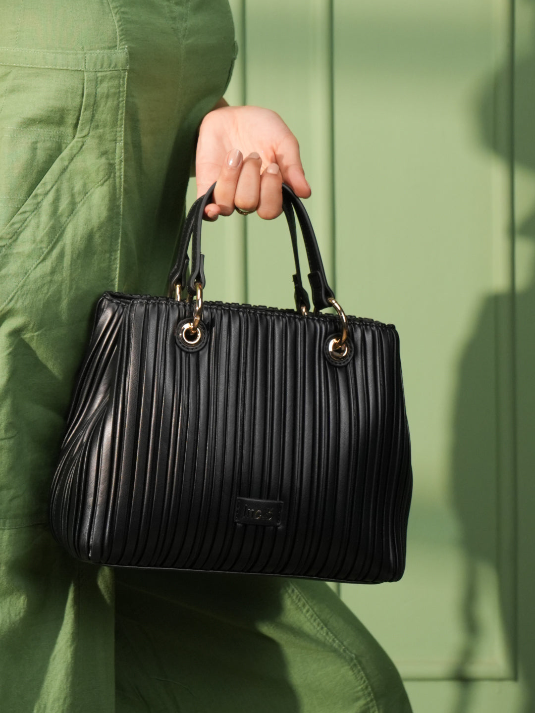 Womens Black Textured Handbag With Magnet Lock