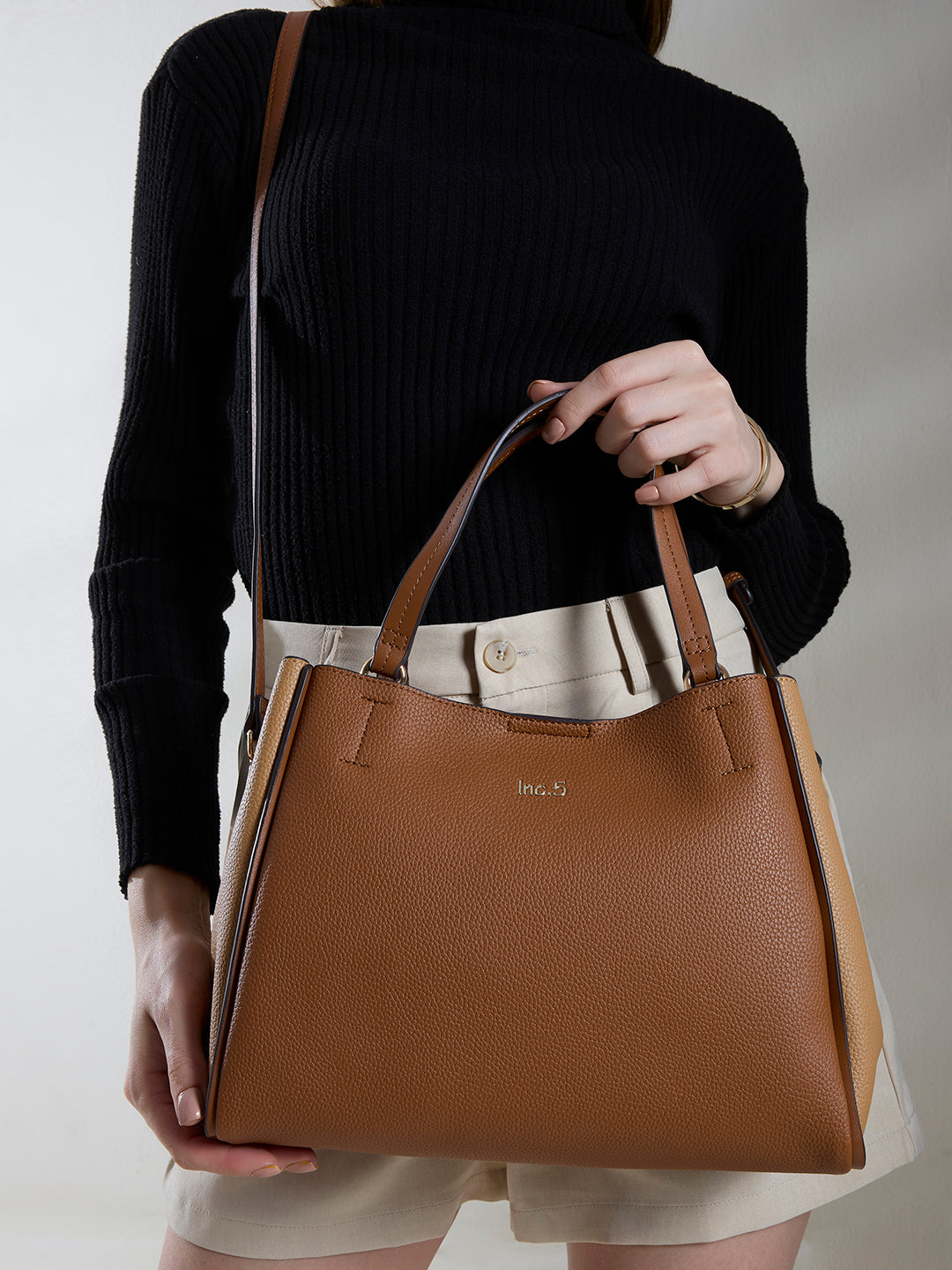 Womens Tan Shoulder Bag With Zipper Lock For Party Use