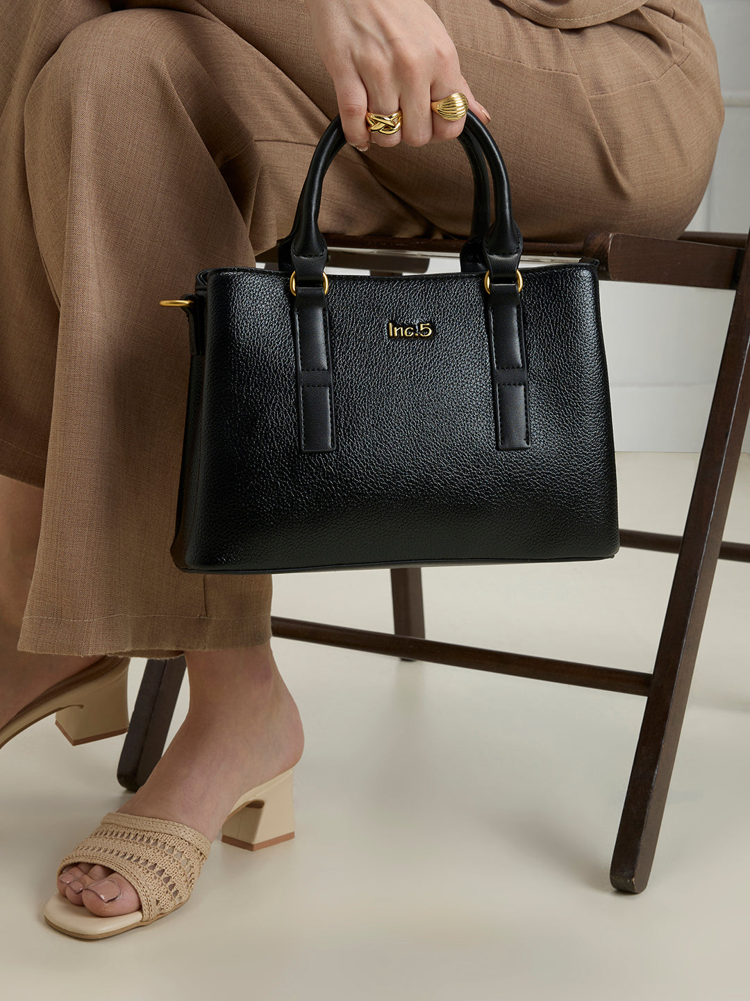 Womens Black Handbag With Zipper Lock For Party Use