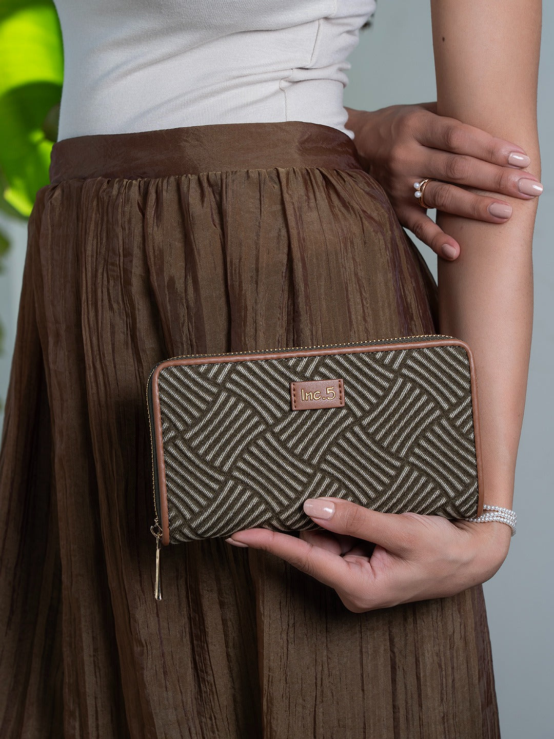 Womens Green Party Textured Wallet With Zip Lock