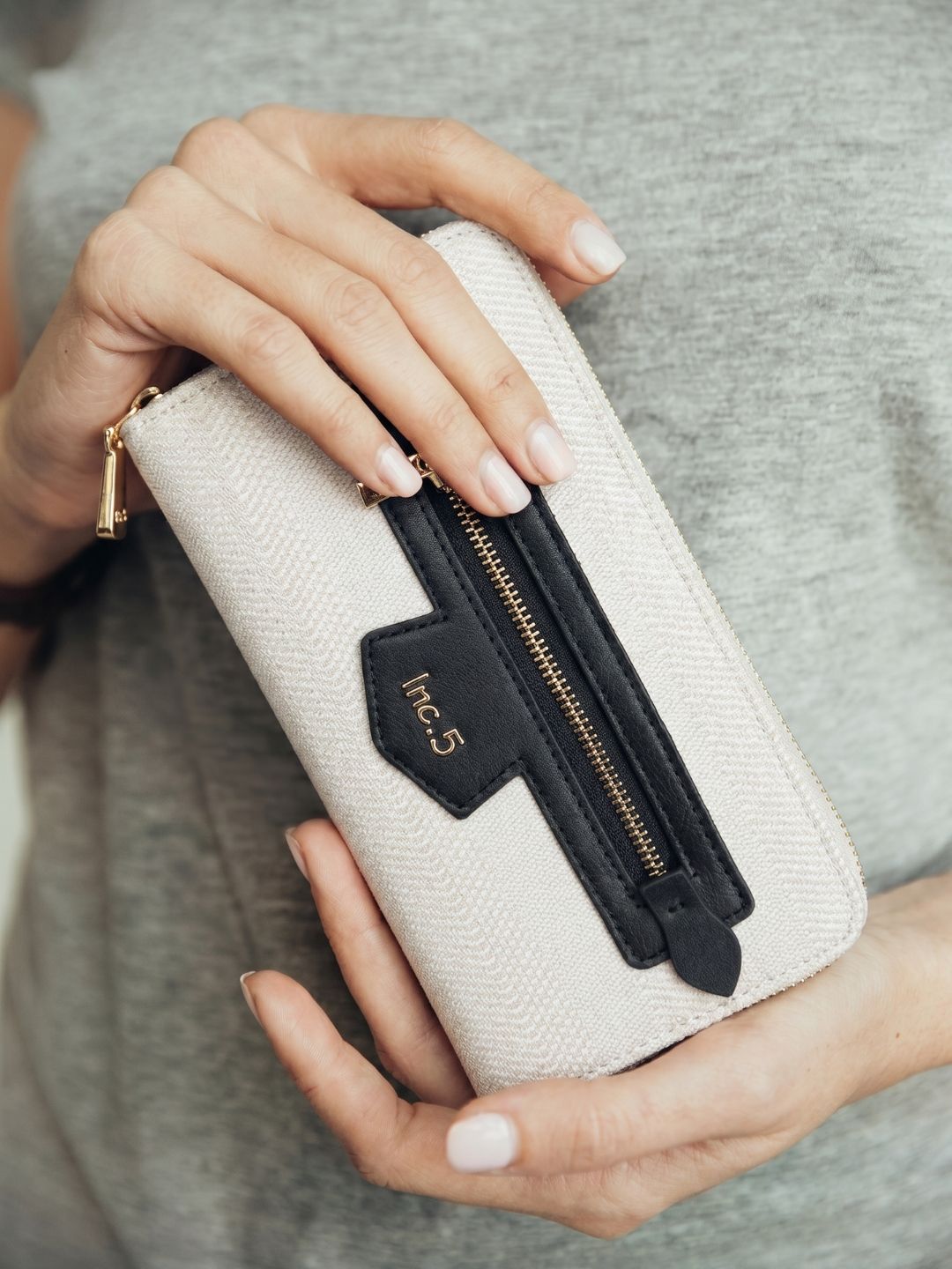 Women Black Textured Sling Bag With Zip Lock For Casual