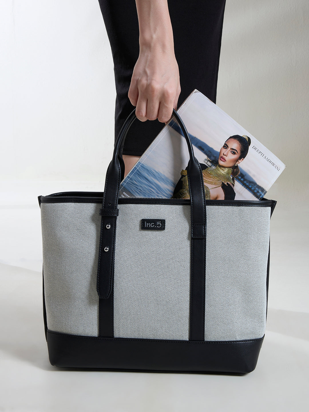 Womens Black Shoulder Bag Zip Lock For Casual Use