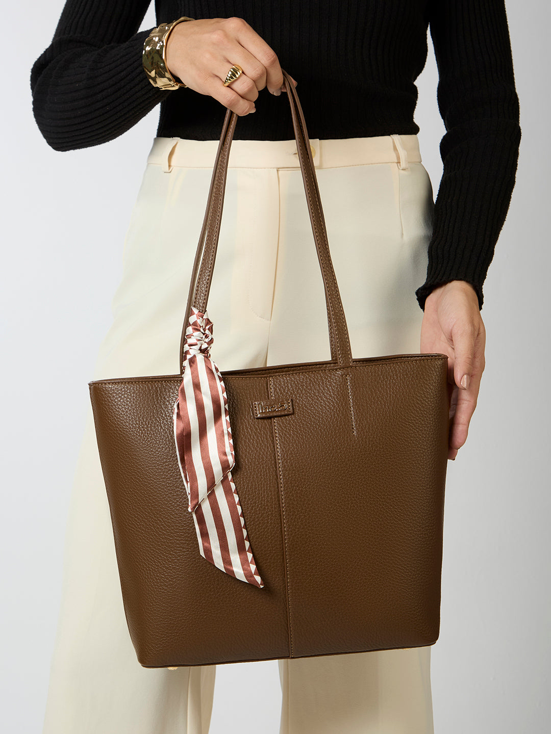 Womens Brown Shoulder Bag With Zip Lock For Casual Use