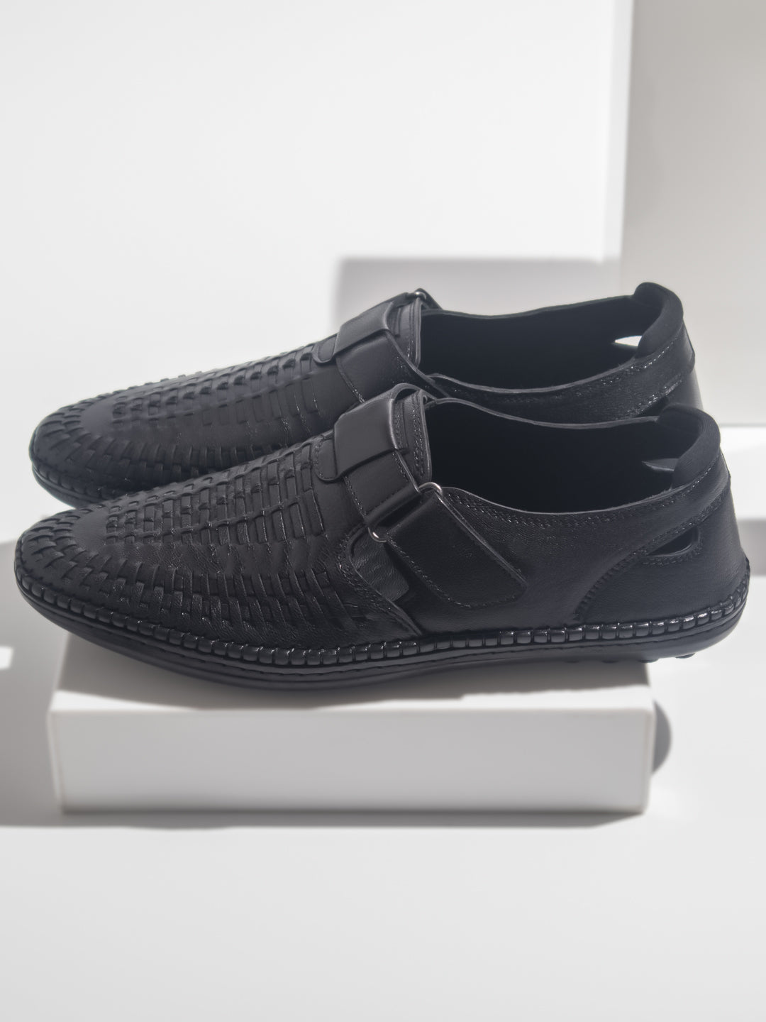 Atesber Black Textured Casual Sandal For Men