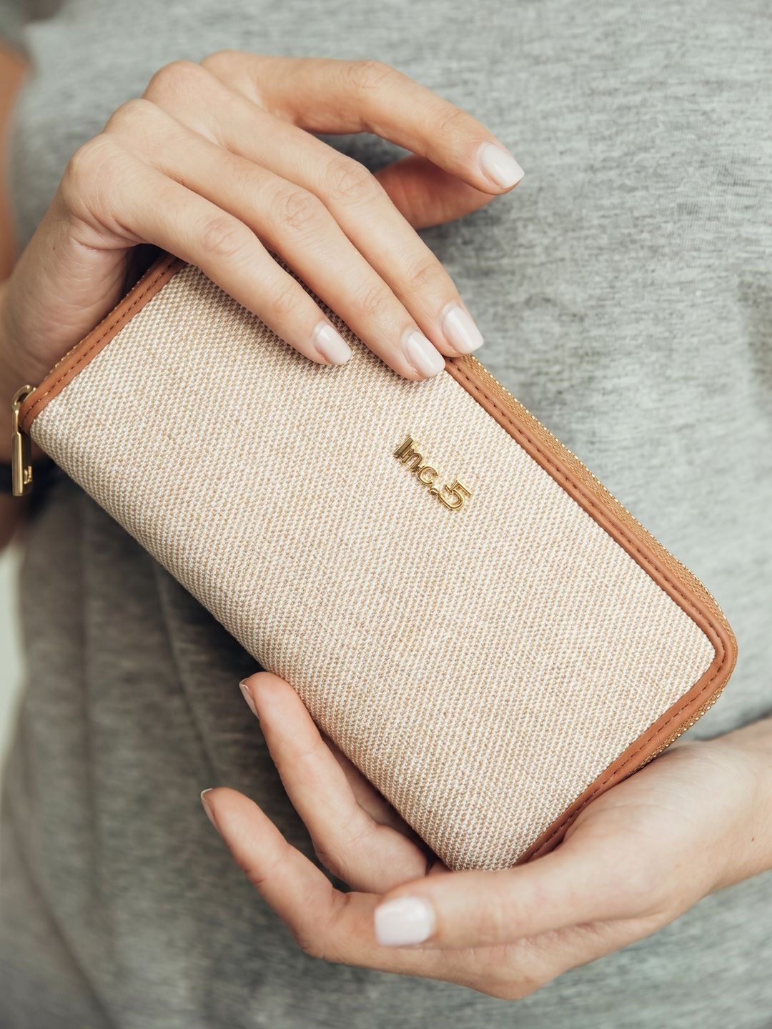 Women Beige Textured Bi-Folds Bag With Zip Lock For Casual