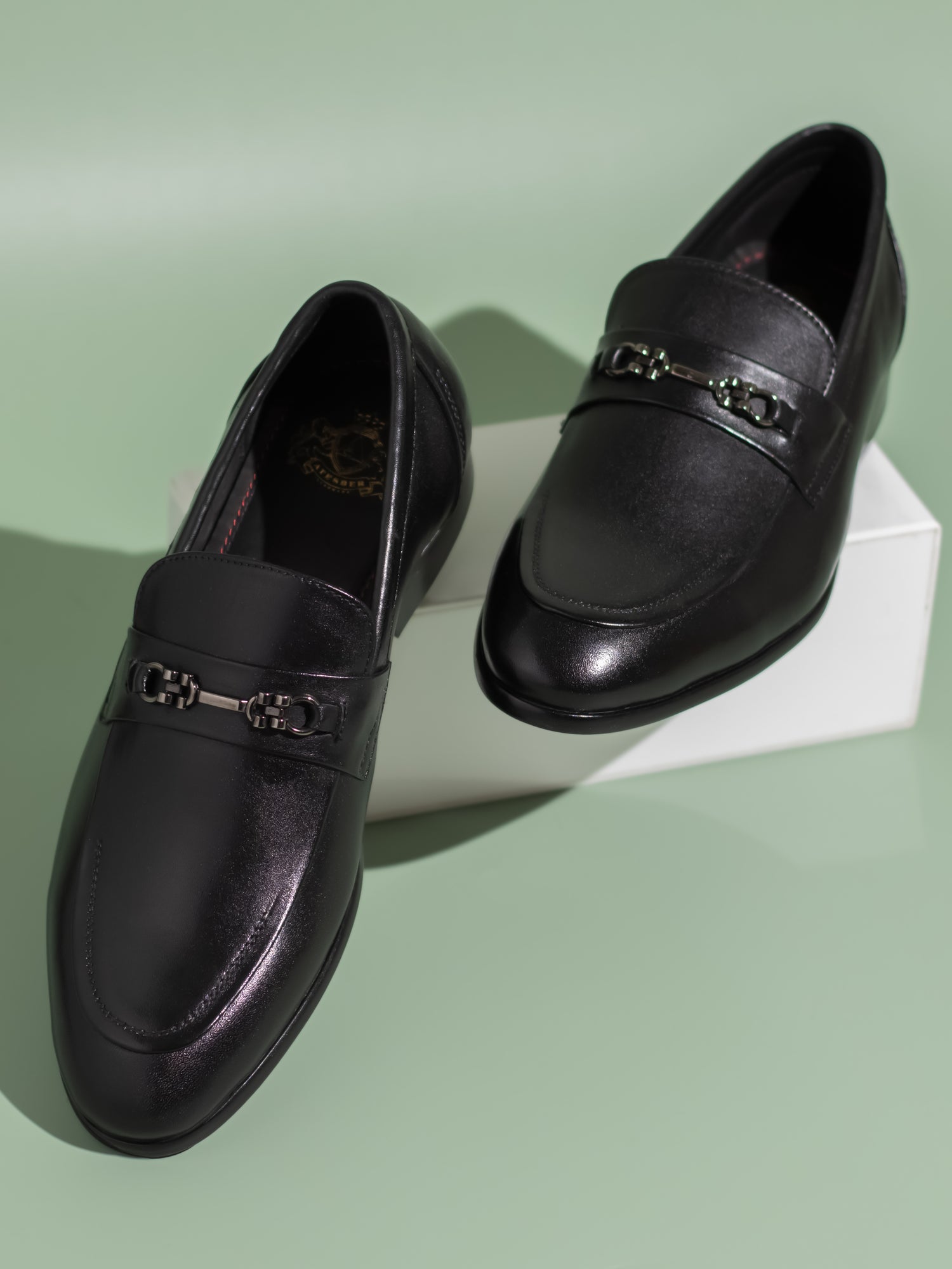 Atesber Black Solid Formal Shoes For Men