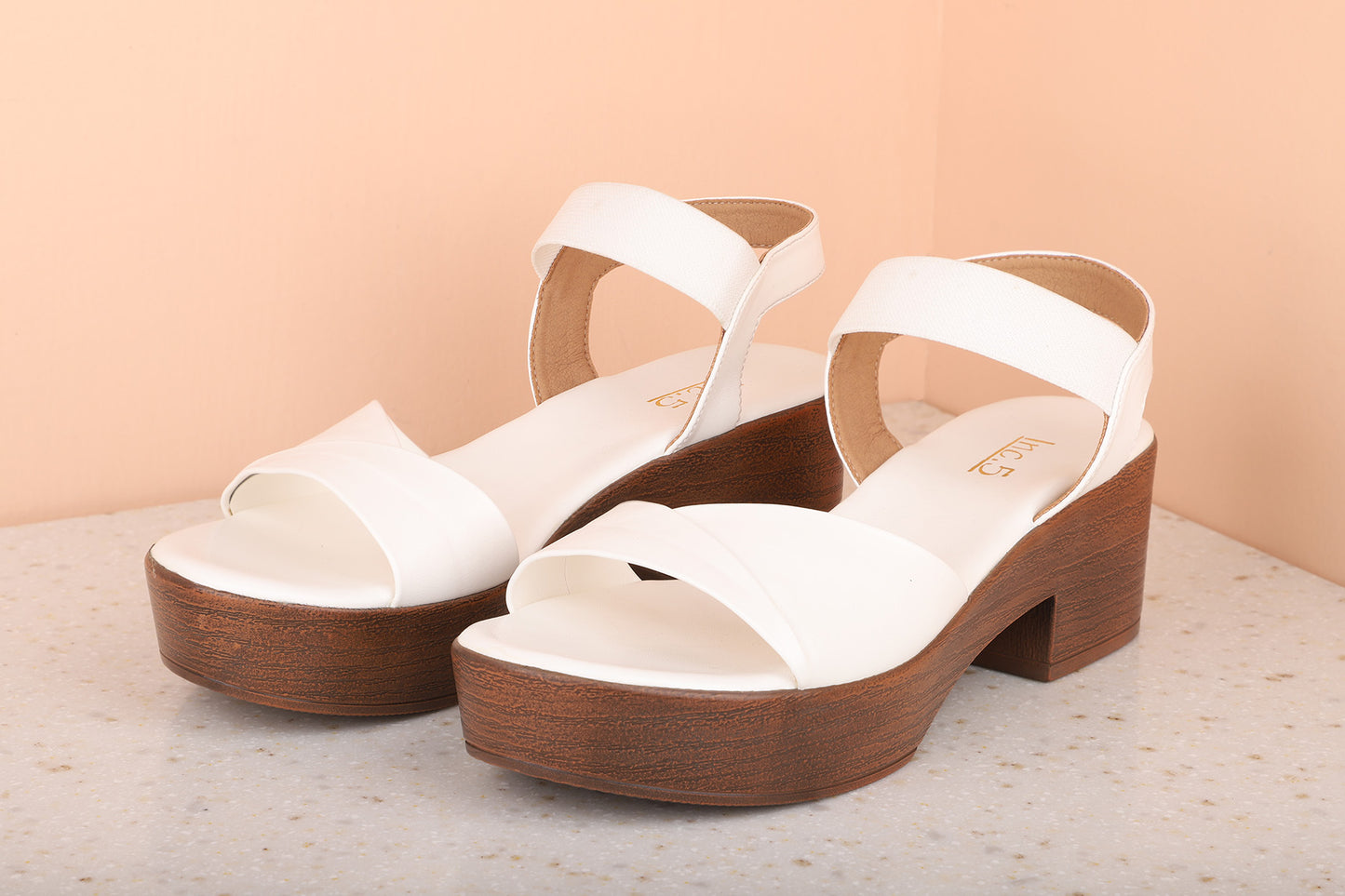 Women White Solid Sandals
