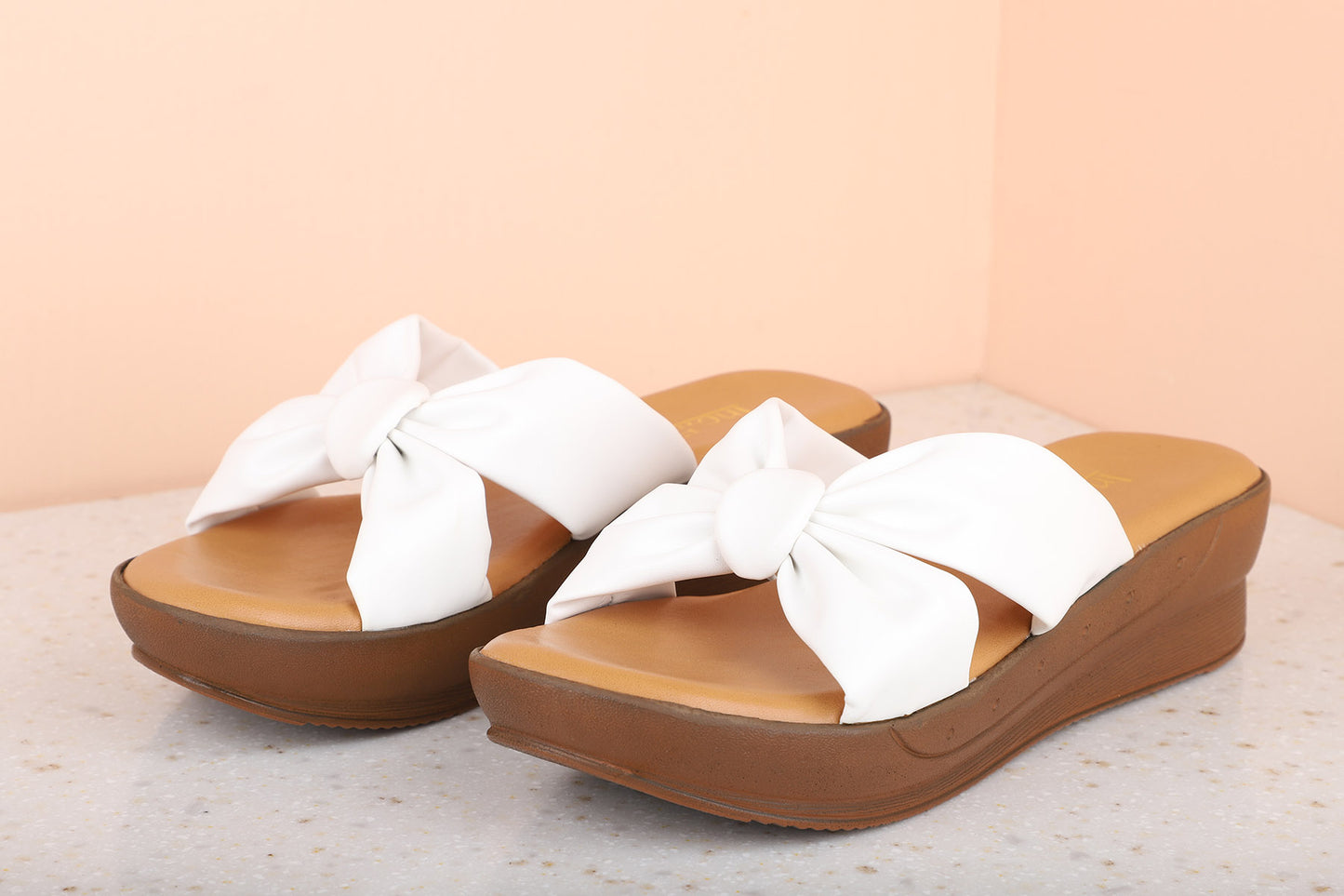 Women White Solid Wedge Sandals