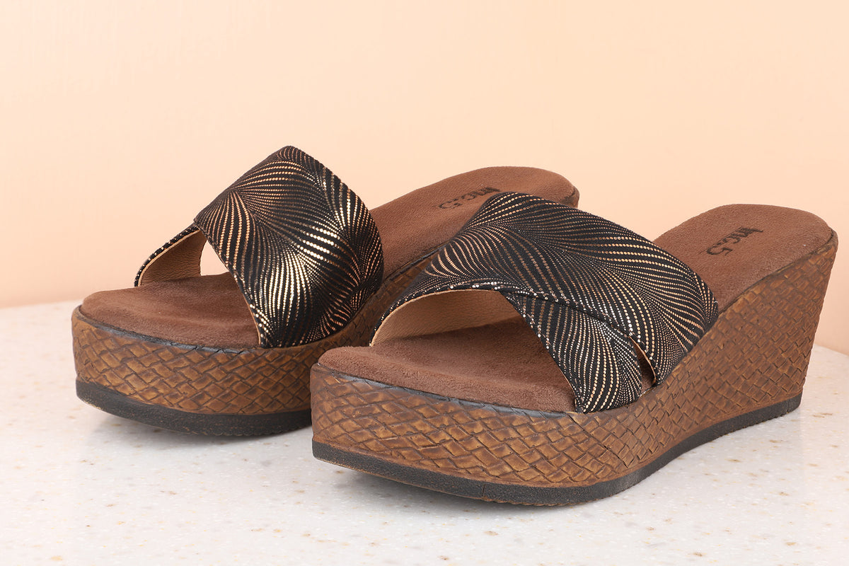 Women Antique Textured Wedge Heels