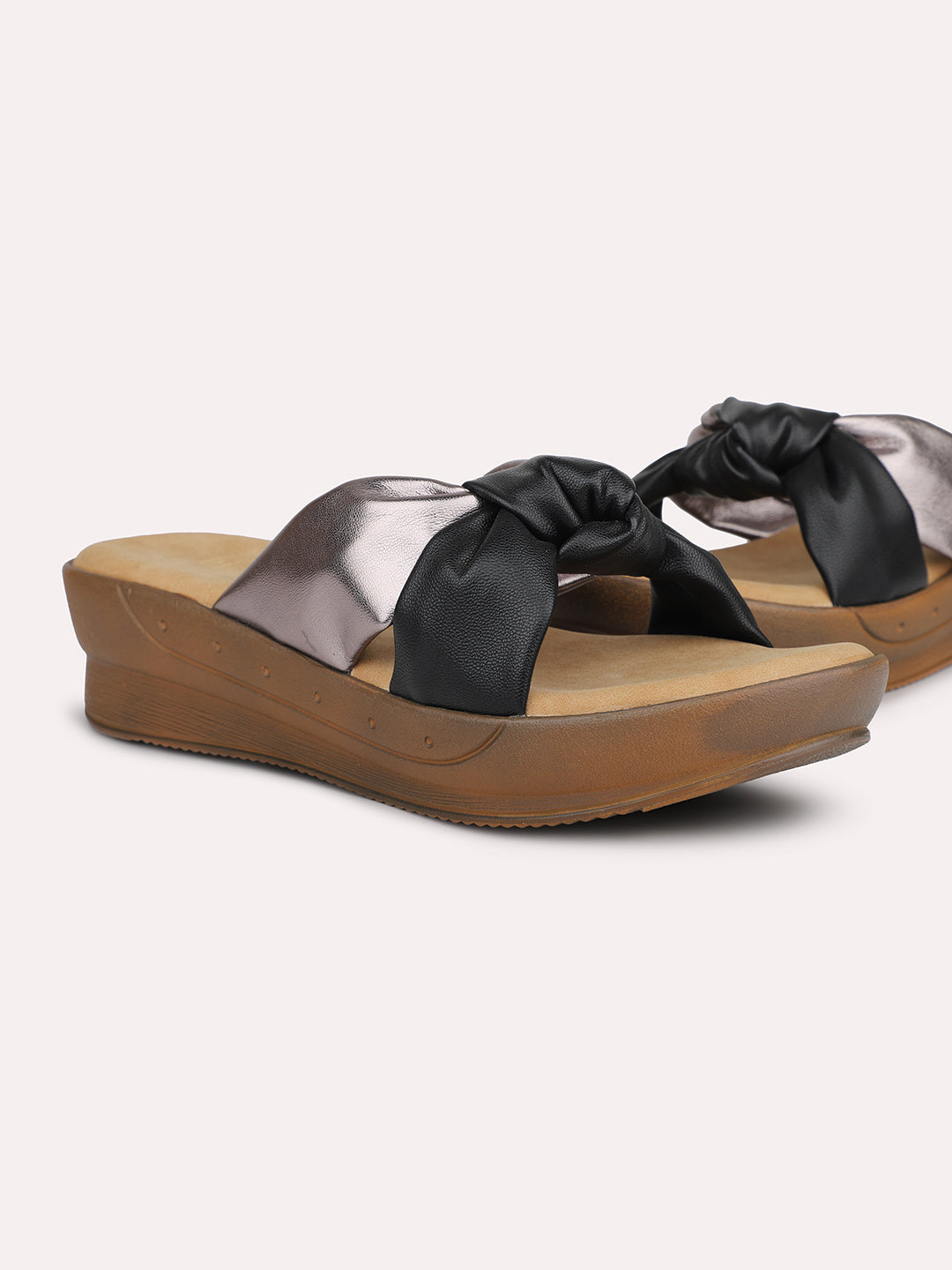 Women Black & Pewter-Toned Colourblocked Wedges