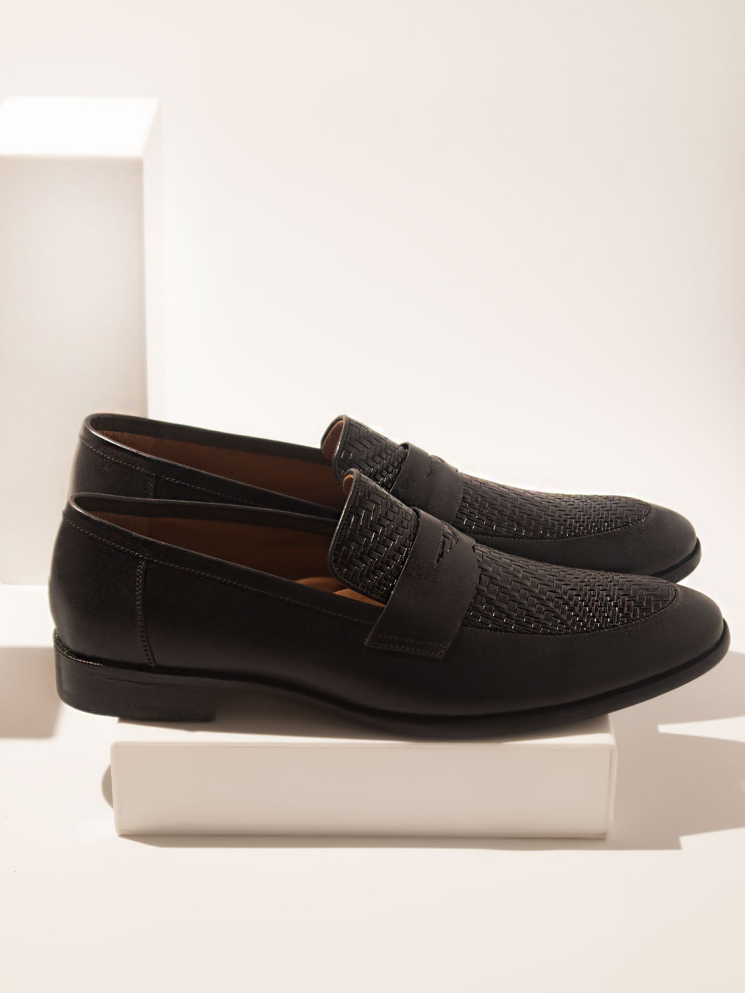 Atesber Black Textured Loafer For Men
