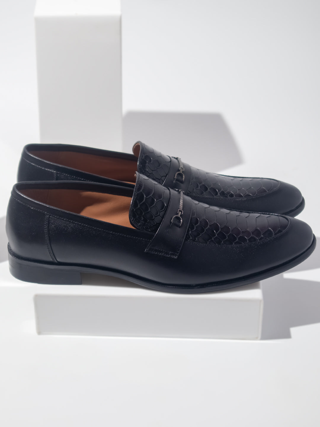 Atesber Black Textured Formal Loafer For Men