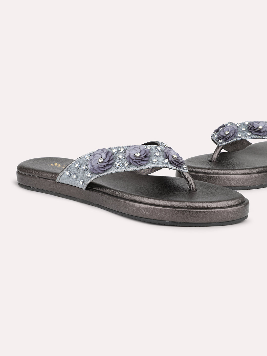 Women Pewter Embellished Thong-Strap Sandals