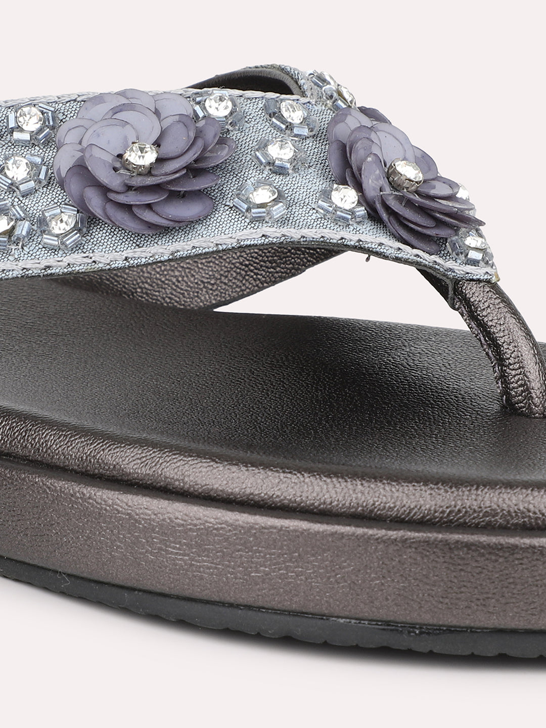 Women Pewter Embellished Thong-Strap Sandals