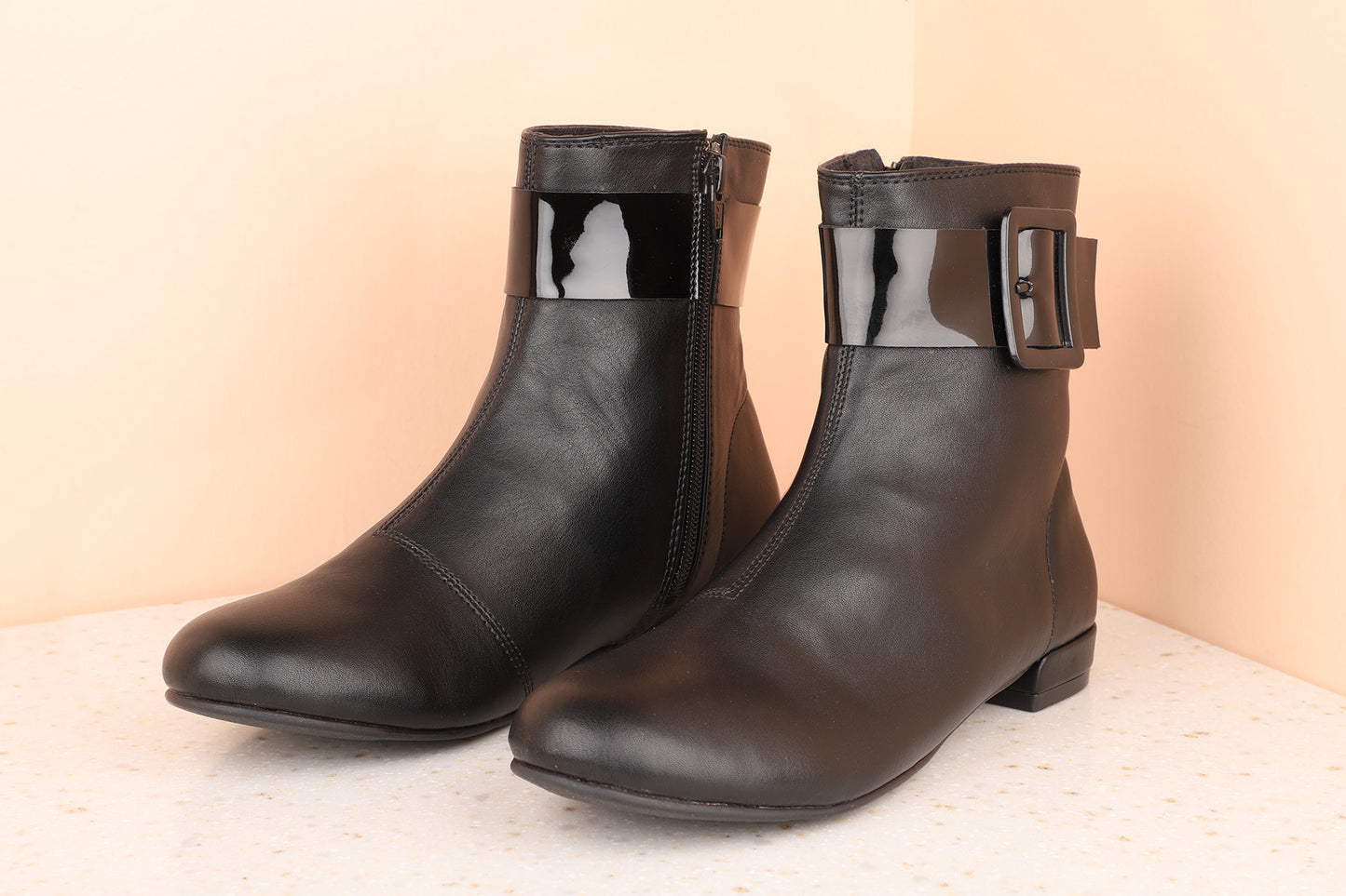 Women Black Solid Regular Boots
