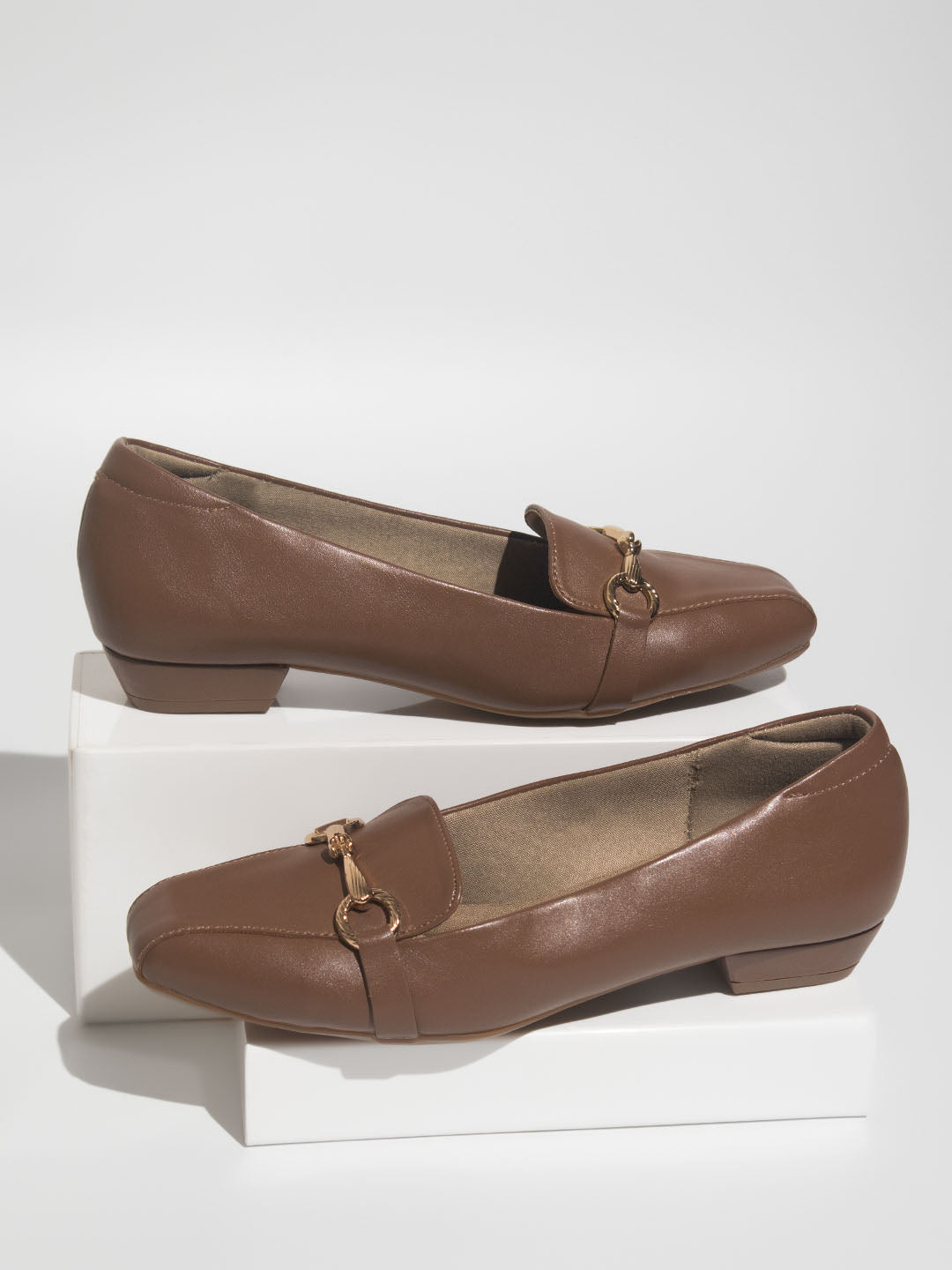 Women Chikoo Solid Block Pumps