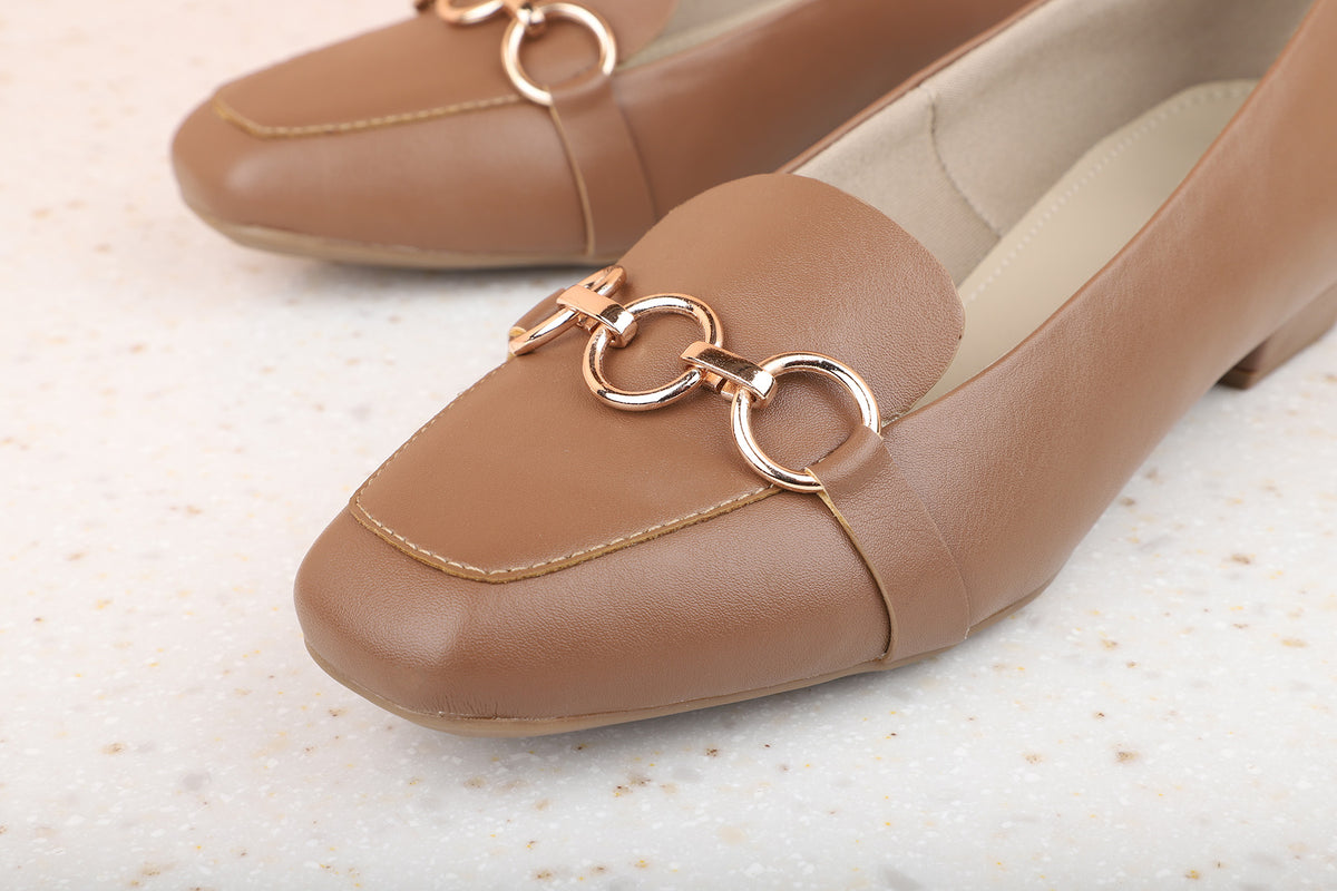 Women Chikoo Solid Block Pumps