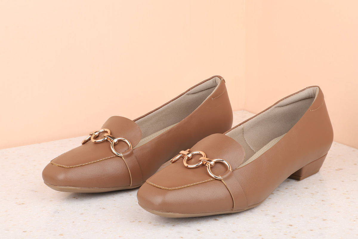 Women Chikoo Solid Block Pumps