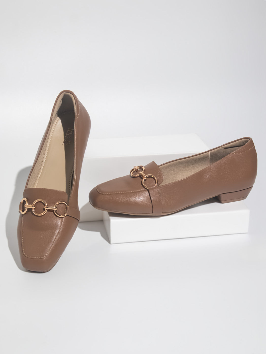 Women Chikoo Solid Block Pumps