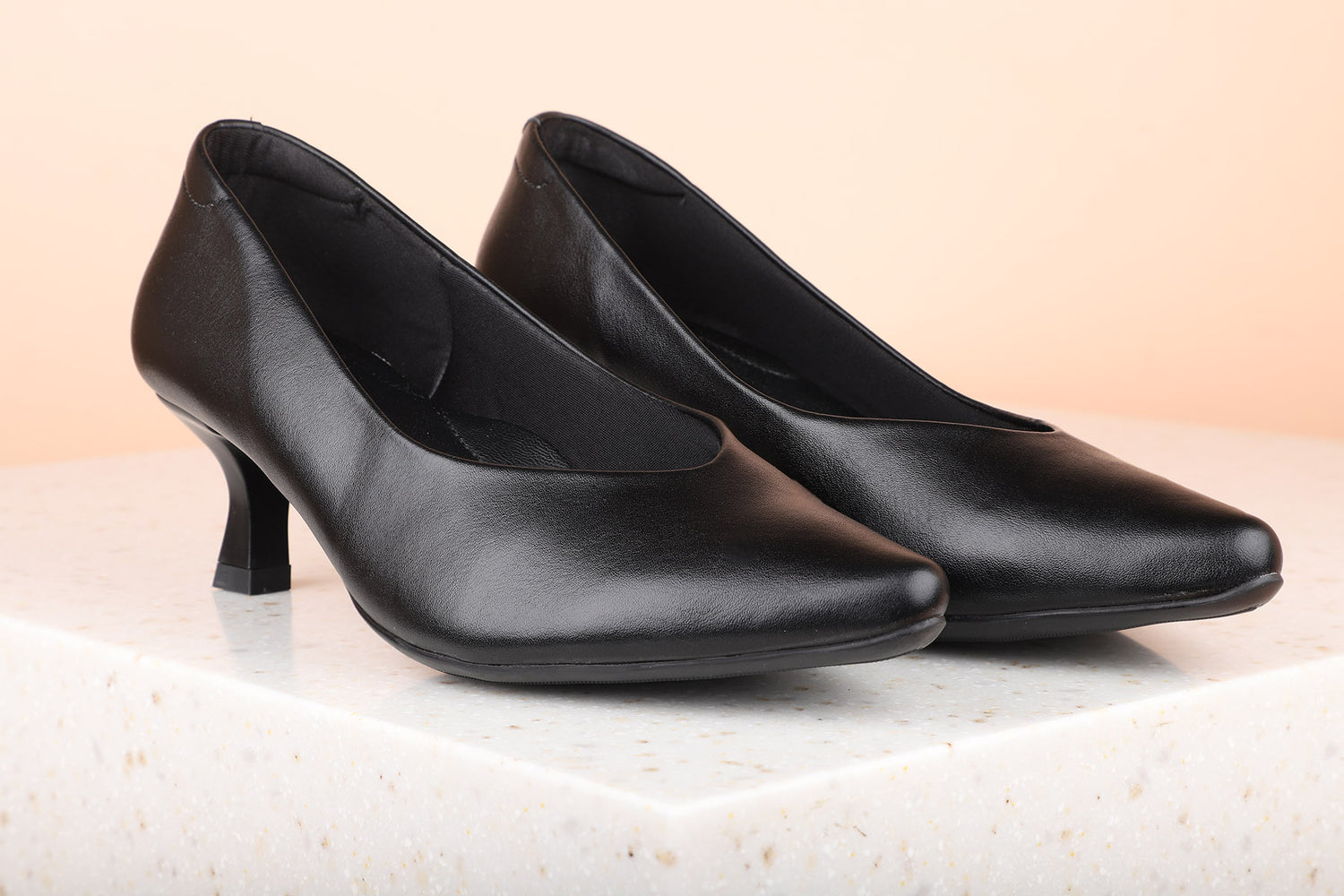 Women Black Solid Kitten Pumps