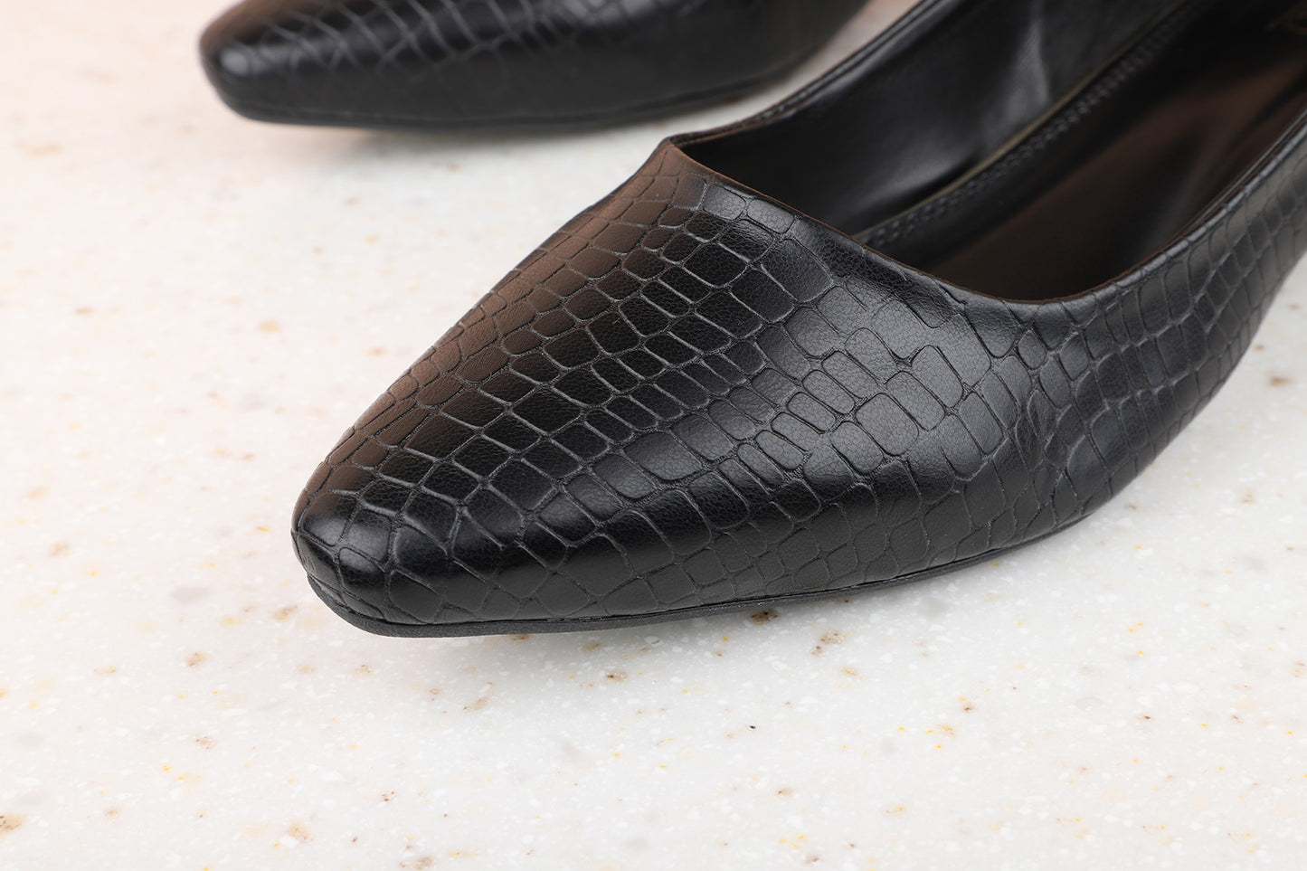 Women Black Textured  Kitten Pumps