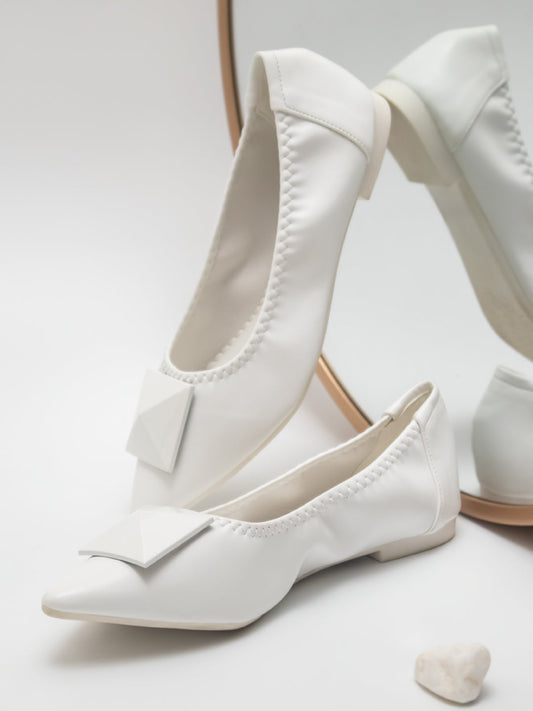 Women White Solid Flats Ballerinas