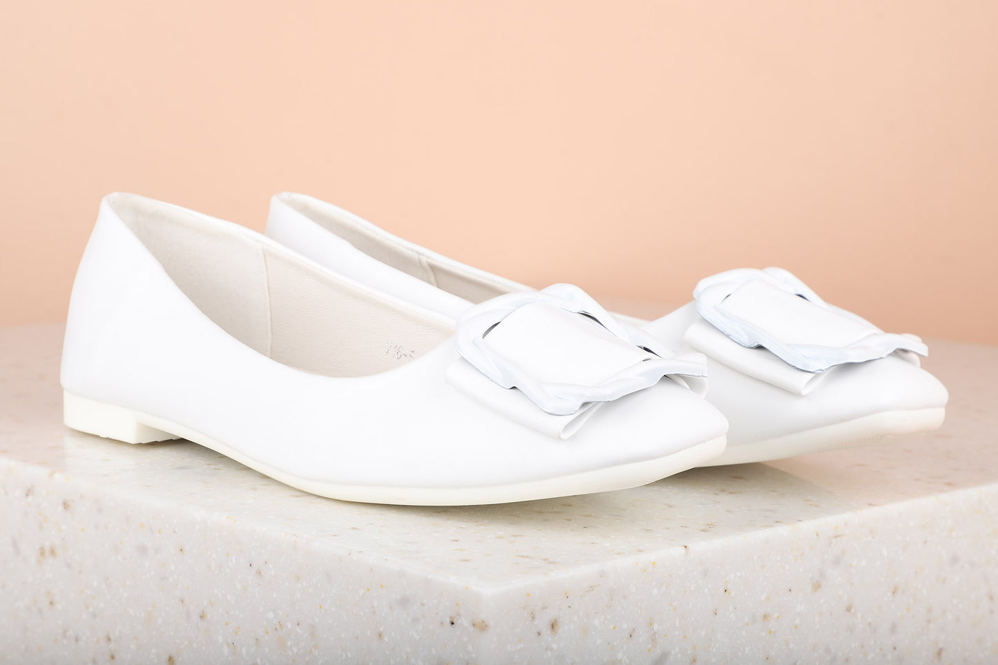 Women White Solid Buckles Flats Ballerinas