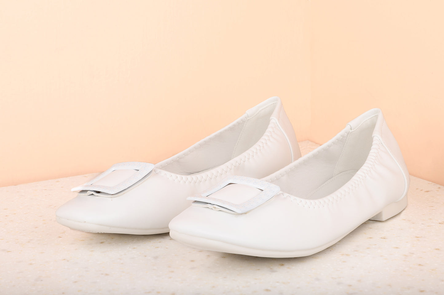 Women White Solid Ballerinas Flats