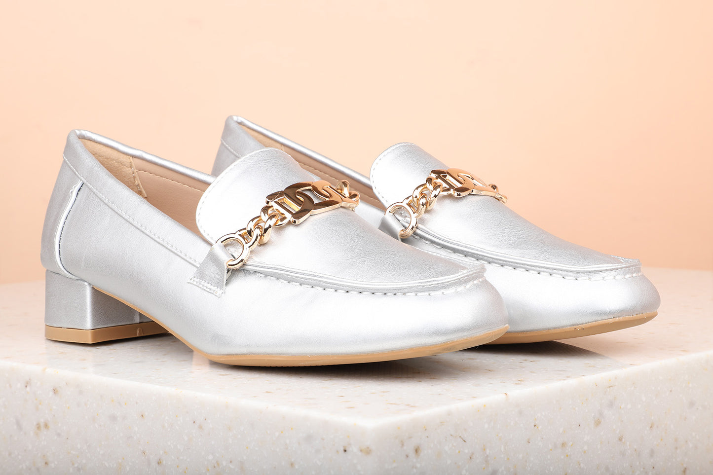 Women Silver Solid Moccasins with Buckle Detail