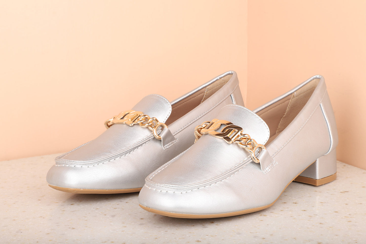 Women Silver Solid Moccasins with Buckle Detail