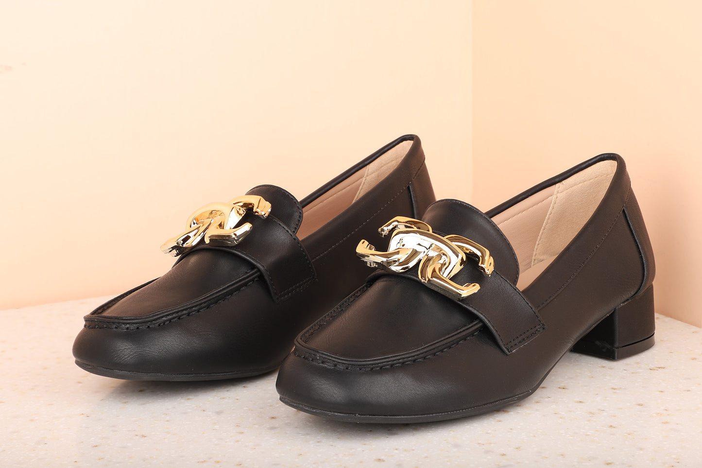 Women Black Solid Moccasins with Buckle Detail