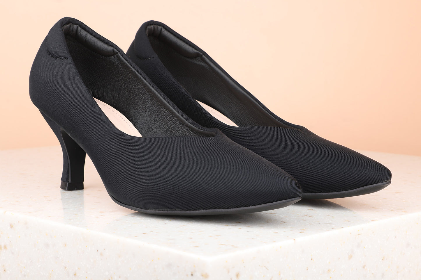 Women Black Textured Kitten Pumps