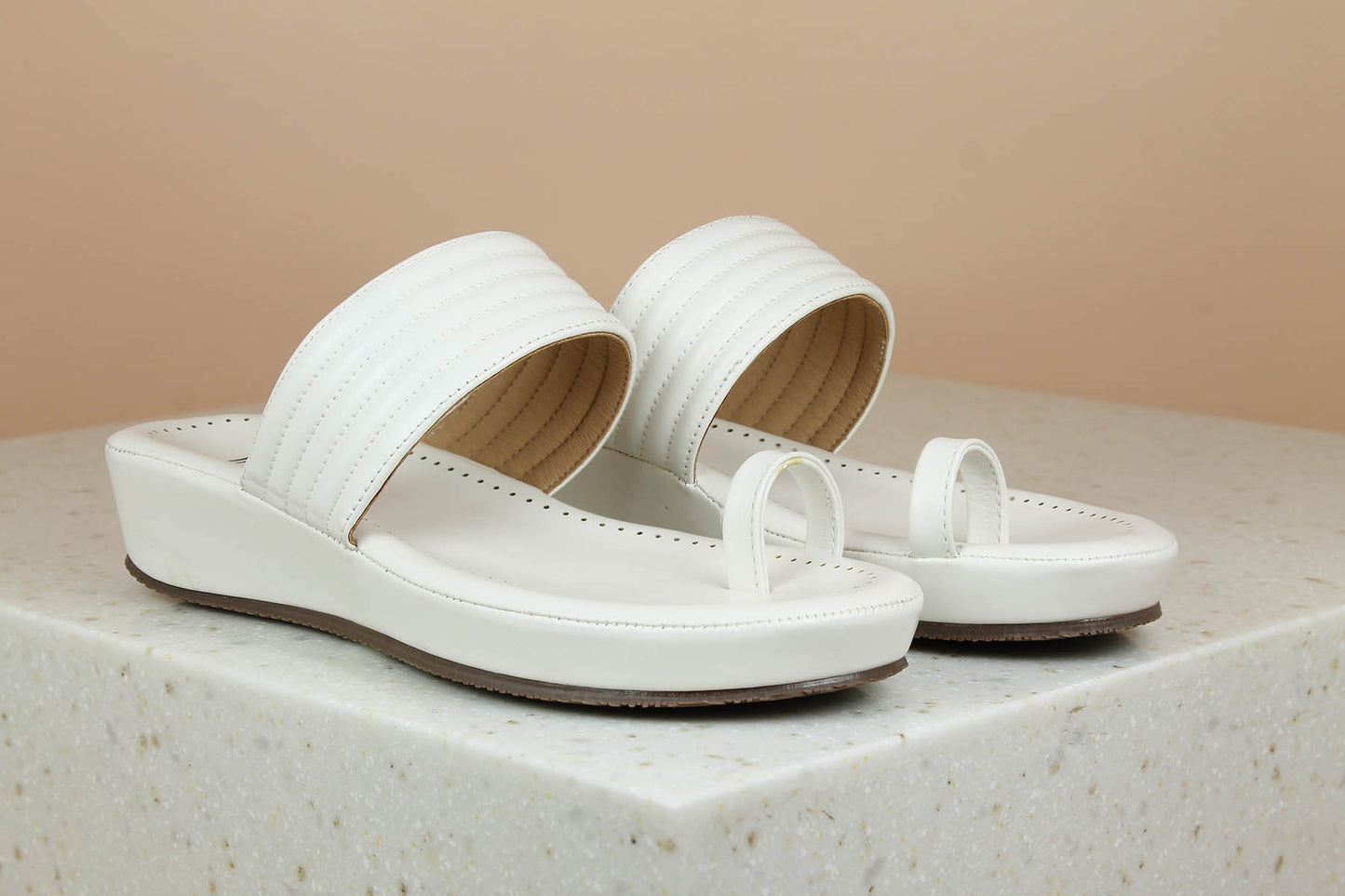 Women White Solid Comfort Sandals