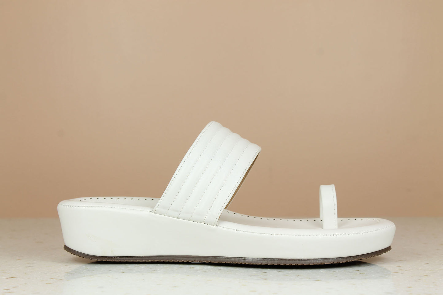 Women White Solid Comfort Sandals